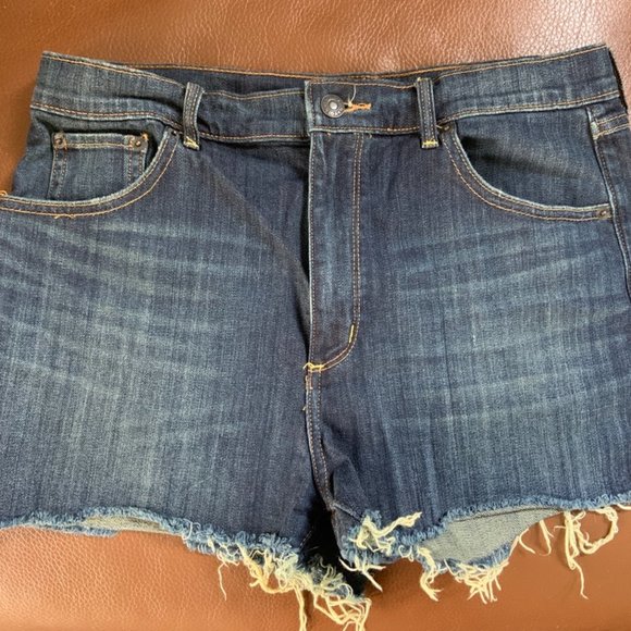 TNA Shorts 31 - Picture 2 of 3